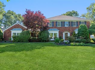 15-17 Park Woods Lane, Kings Park, NY 11754