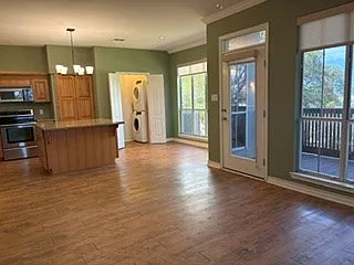 2027 Balmoral Dr — Photo 2