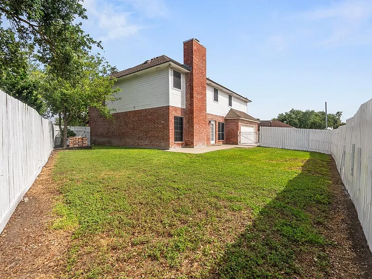 7030 Chiswick Dr — Photo 15