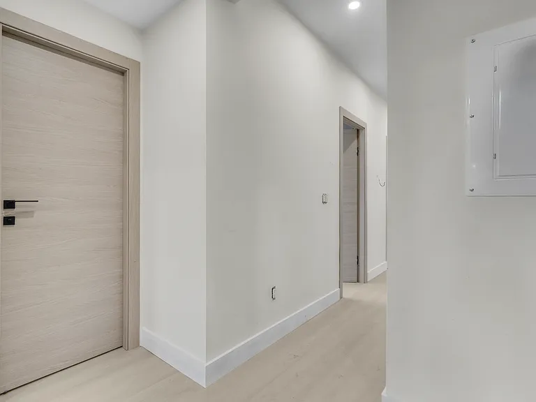 625 Harvie Ave #1 — Photo 3