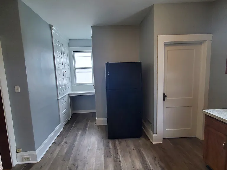 10-12 Lyon Pl — Photo 12