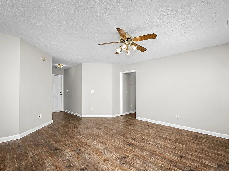 9002 Macbeth Dr — Photo 17