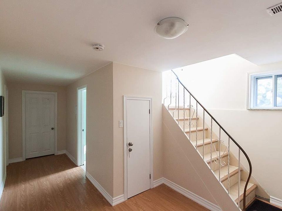 2nd image of 32 Conamore Cres