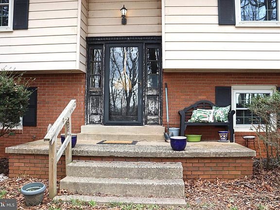 3rd image of 9305 Lees Ridge Rd