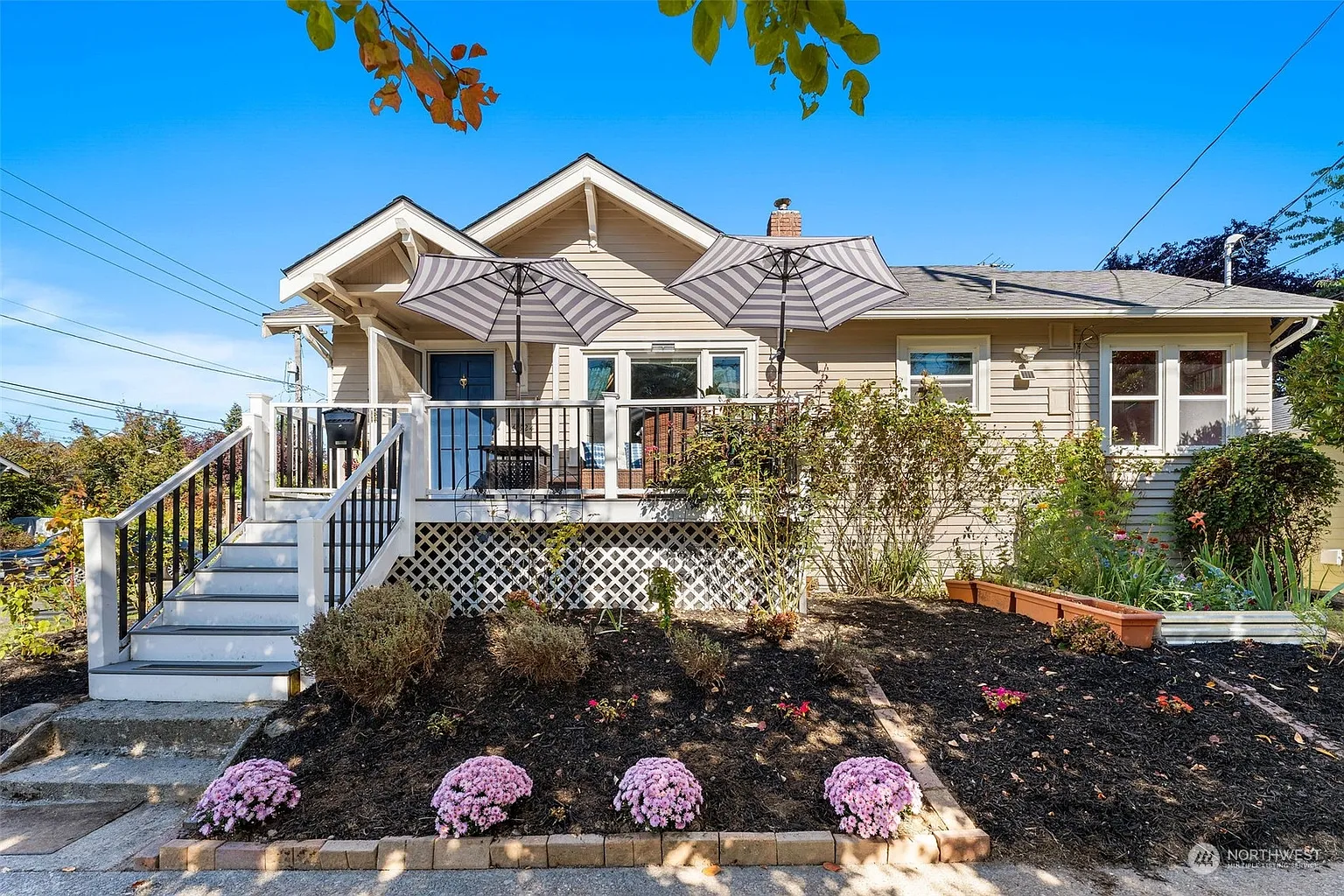 4824 SW Dawson Street photo 1