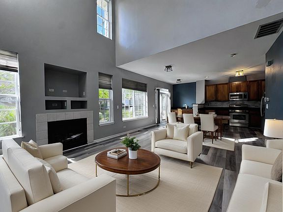 5th image of 2341 Claremont Ln