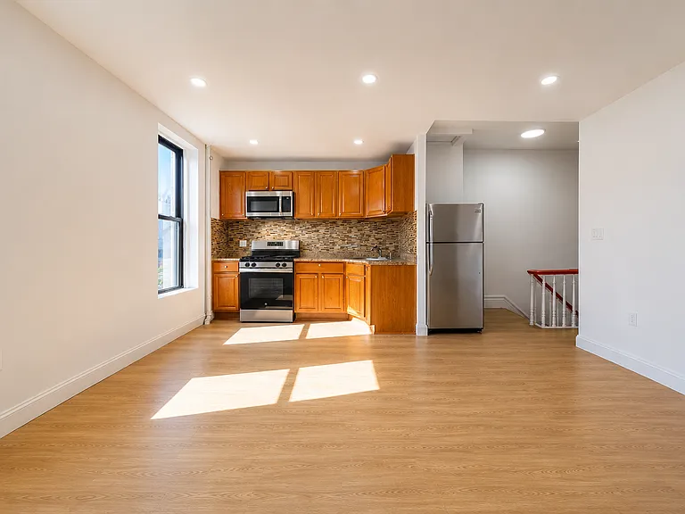 459 Pulaski St #2 — Photo 2