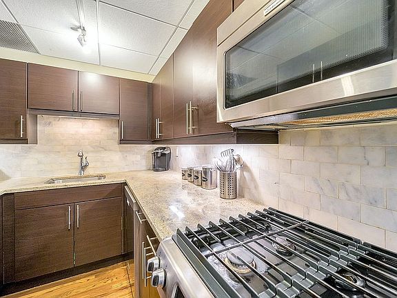 5th image of 347 Varick St APT 114A
