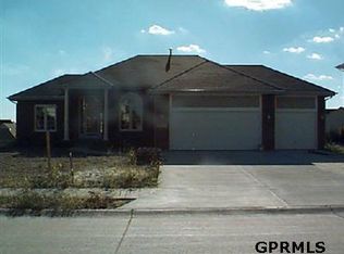 1210 N Roland Dr, Papillion, NE 68046