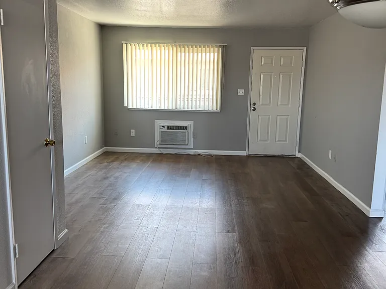 2622 Roeding Rd #M — Photo 2