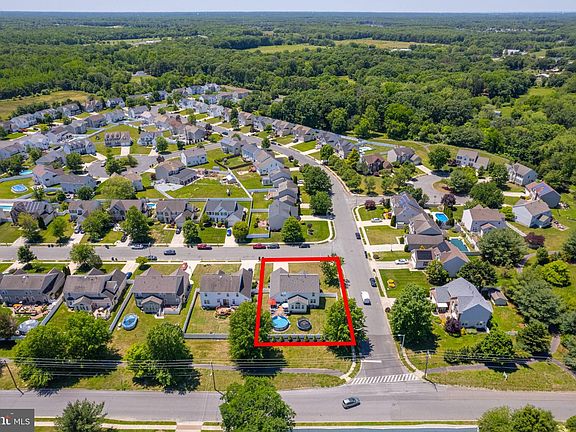 3rd image of 700 Sherwood Dr