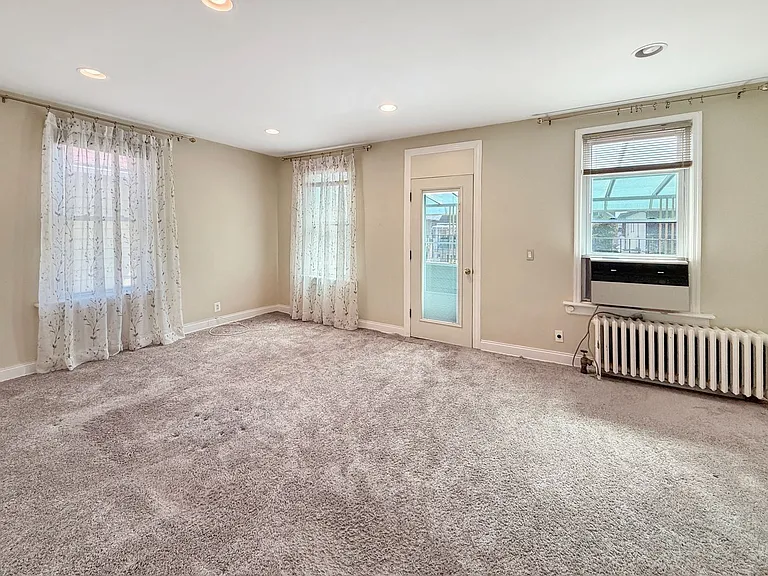 3735 Oceanic Ave #2F — Photo 3