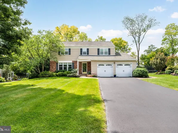 4 Woodstock Cir, Collegeville, PA 19426