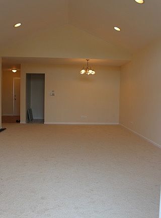 4th image of 6961 N Oakley Ave