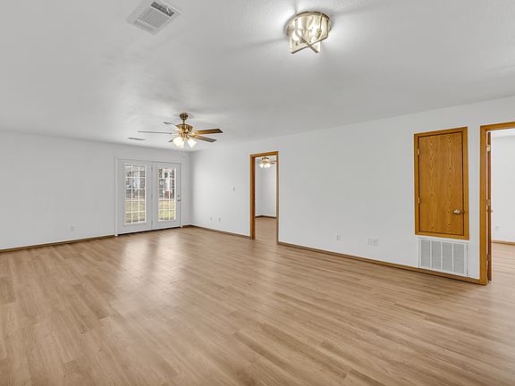 5th image of 2805 Trailwood Dr #B
