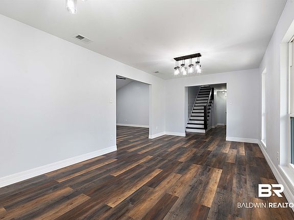 5th image of 6425 Gaslight Ln N