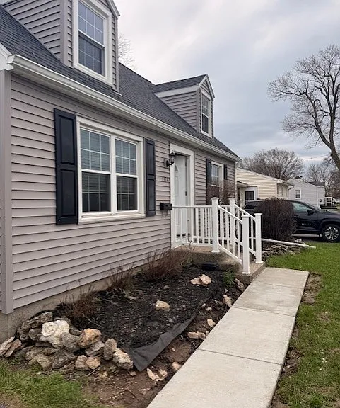 1328 Cleveland Dr — Photo 3