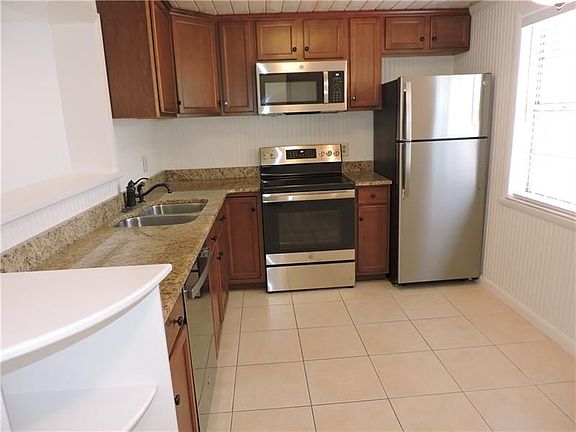 5th image of 101 SE 3rd Ave APT 101