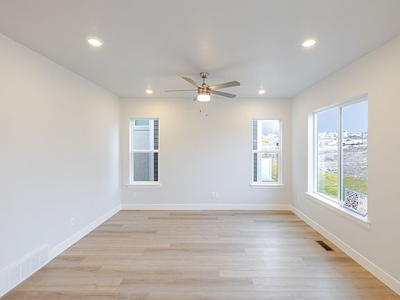 4th image of 1568 W Banner Dr #801