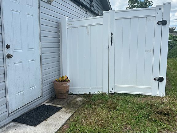 4th image of 4712 Kanoy Dr #B