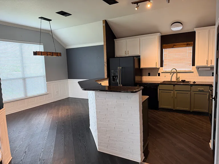 5936 Alexandria Dr — Photo 6