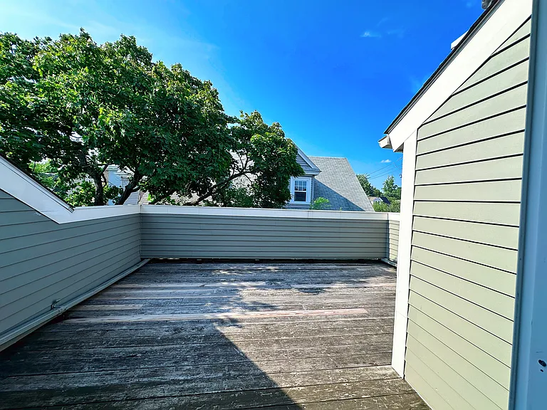 208 University Ave — Photo 22