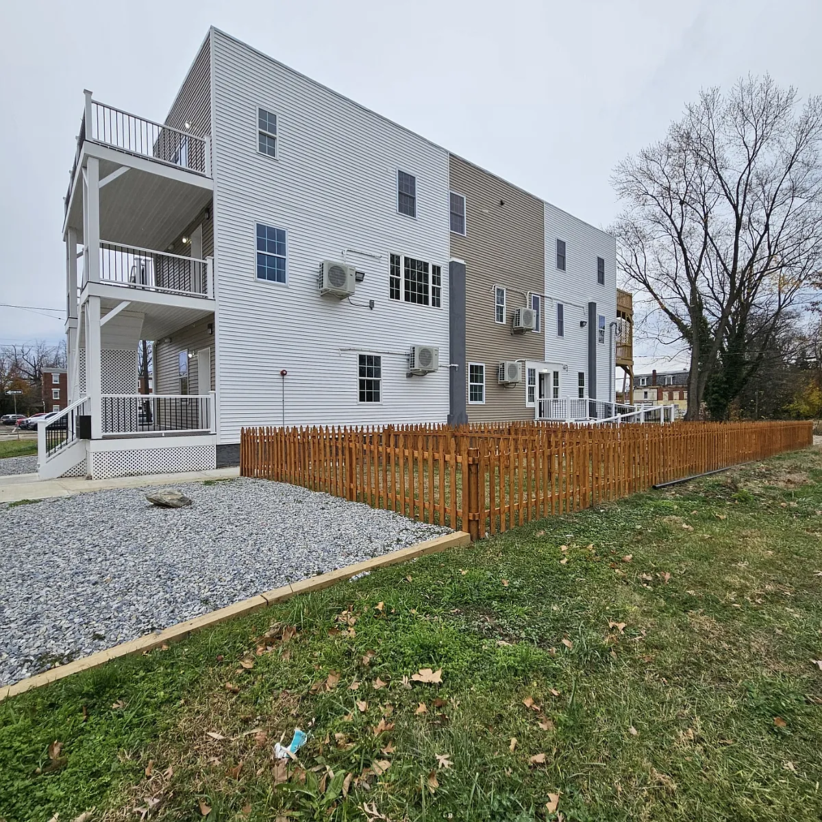 Building Photo - 429 E 9th St #2