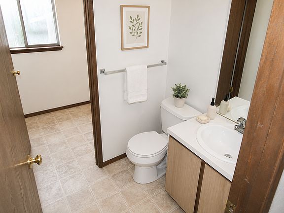 5th image of 6806 N Hamilton St #6806