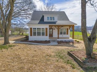226 Myrtle St, Lavonia, GA 30553
