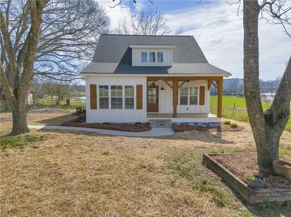 226 Myrtle St, Lavonia, GA 30553