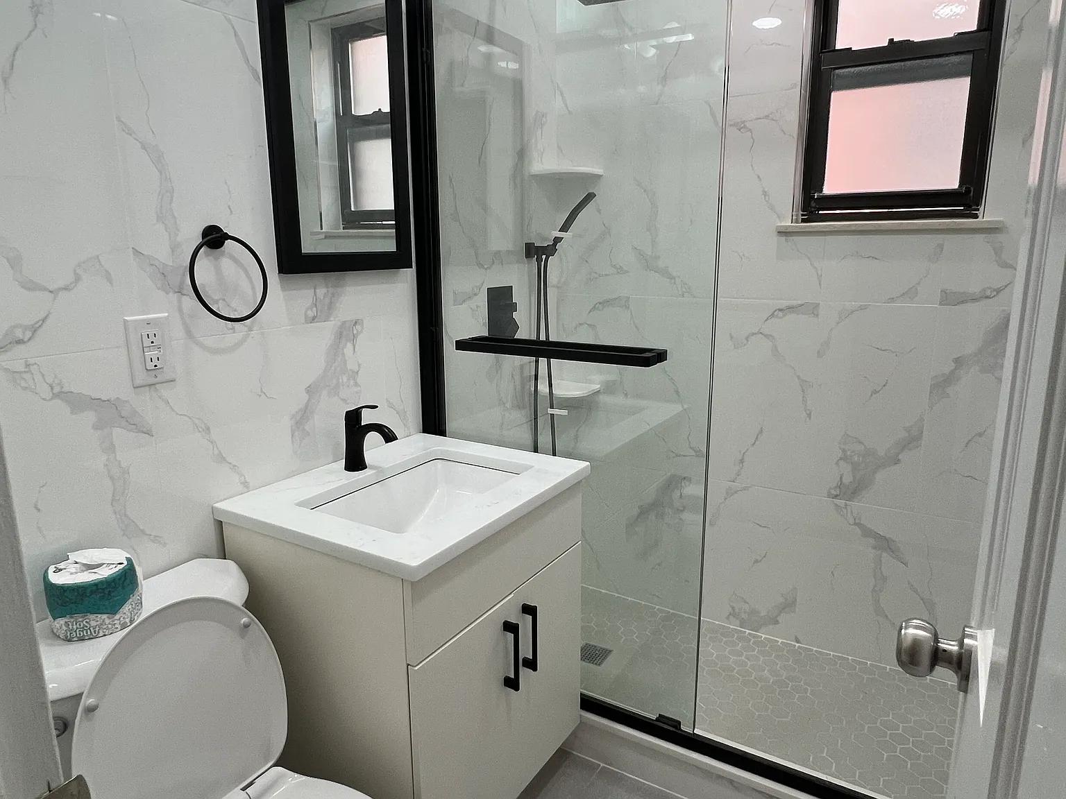 2 bed, 900 sqft, $3,000 — Photo 3
