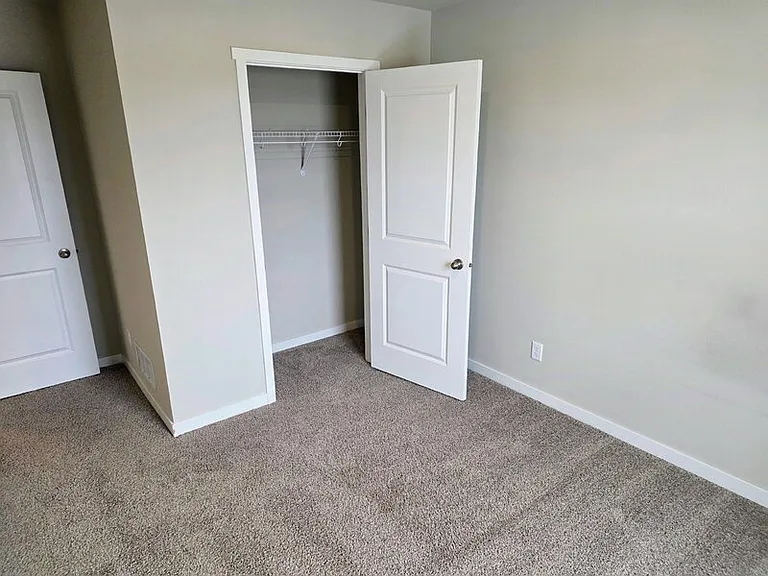 655 NW Williamsburg Ln — Photo 28