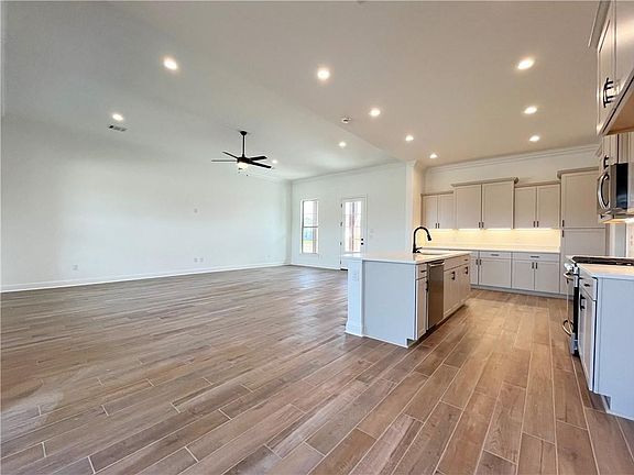 2nd image of 44249 Lake Willow Rd