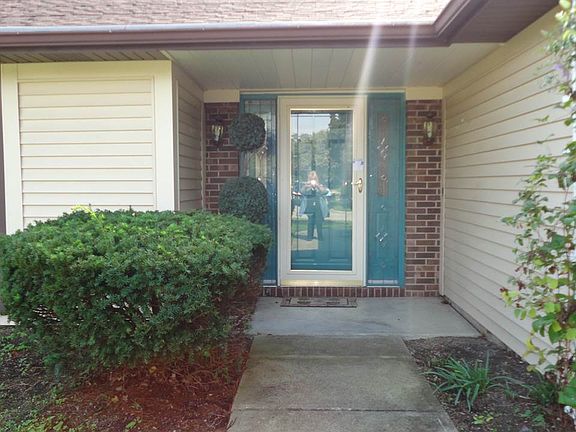 3rd image of 6032 Millhollow Ln