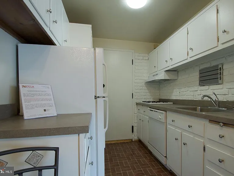 10201 Grosvenor Pl #628 — Photo 3