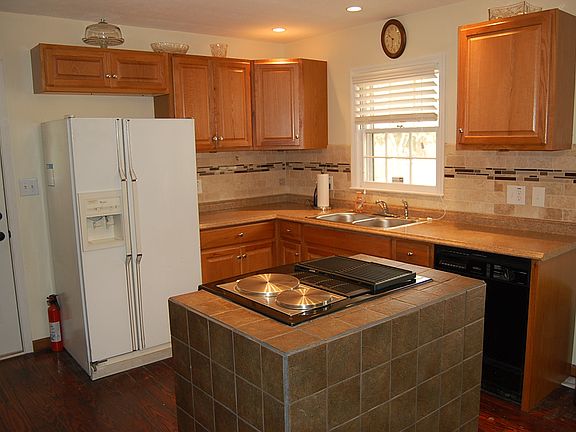 Kitchen w/ Maple Cabinetry