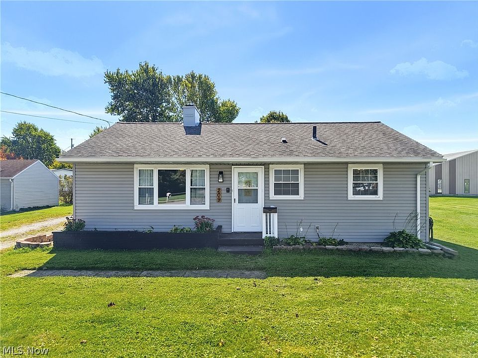 1st image of 209 W Main St