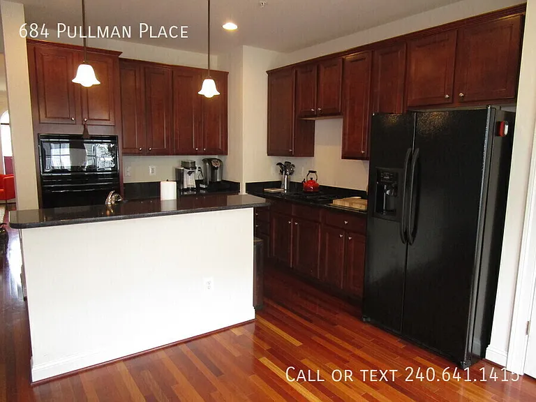 684 Pullman Pl — Photo 8