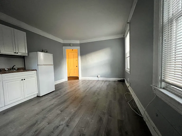 83 Englewood Ave #8 — Photo 11