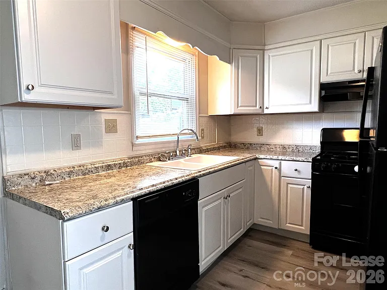 900 Junius St #C — Photo 7