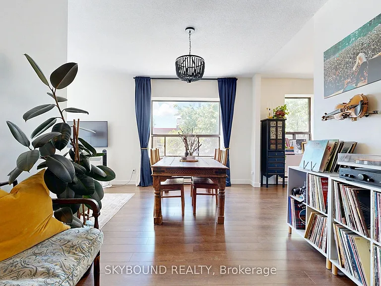 2104 Queen St E #B — Photo 14