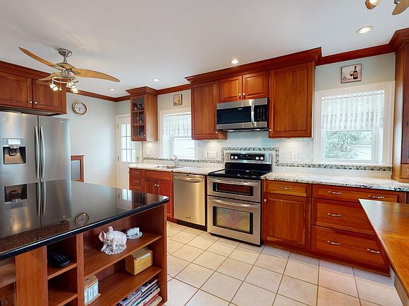 2nd image of 213 W Reamer Ave