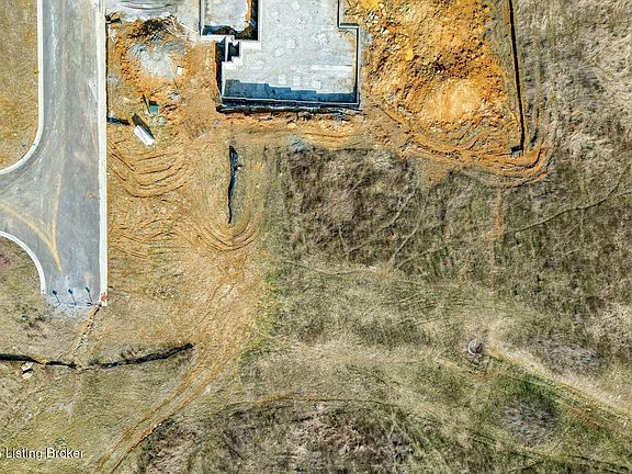 2nd image of 218 Shakes Creek Dr