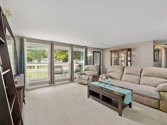 3rd image of 1331 Scots Ln