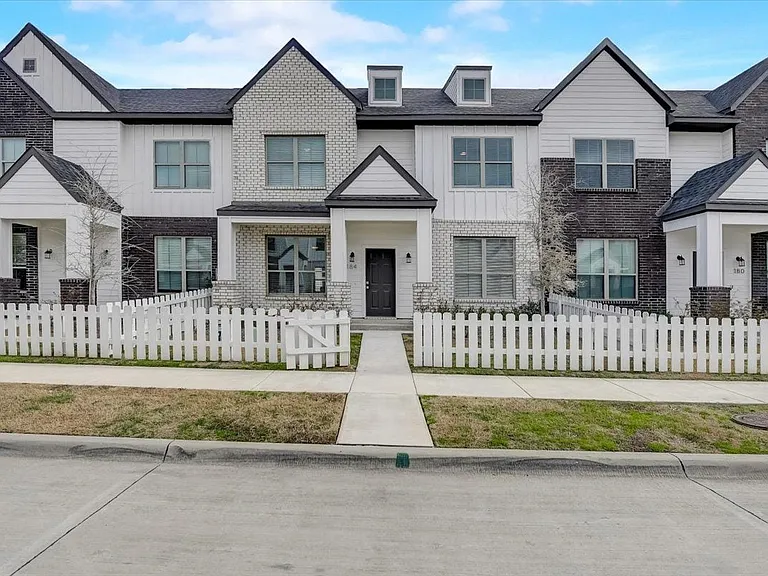 Townhomes at Bluebonnet Trails — Photo 23