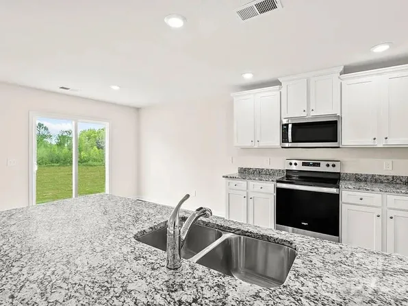 1140 Nia Rd, Charlotte, NC 28215