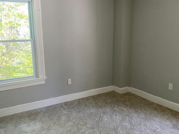 5th image of 187 Shepard Ave Floor 1