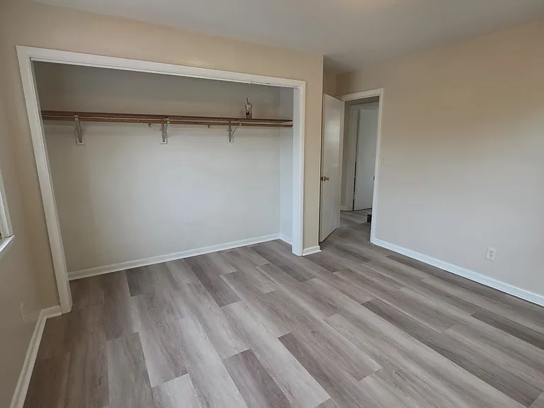 1421 & 1423 Creighton Ave #1421 — Photo 15