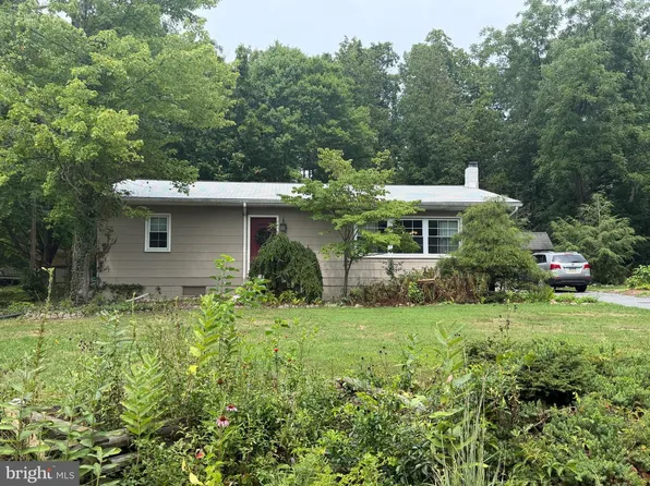 117 Lakeside Dr, Fredericksburg, PA 17026