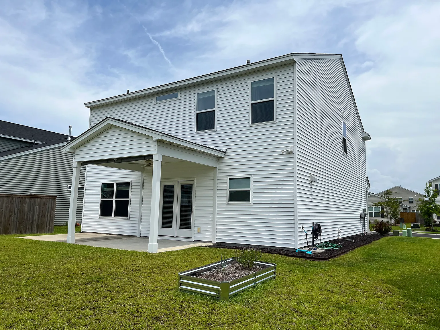 5 bed, 2166 sqft, $2,500 — Photo 2